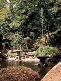 日本最古の噴水を再現した装飾噴水