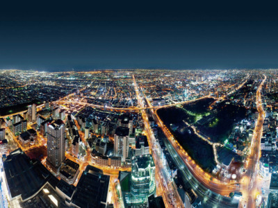 パノラミックに広がる大阪の夜景も圧巻
