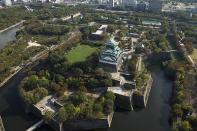 大阪城が見える自然あふれる公園