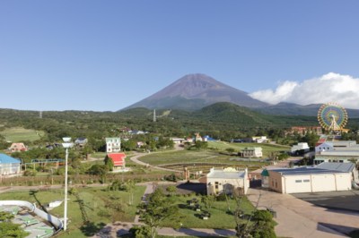 富士山を望む絶好のロケーションにある