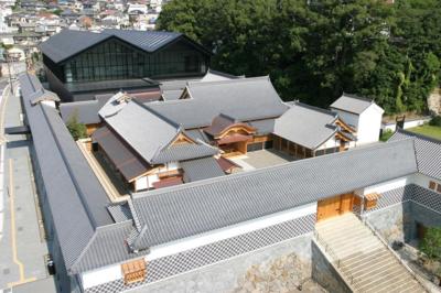 江戸時代にタイムスリップしたかのような建物は黒川紀章による設計