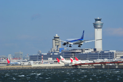 国内外の数多くの飛行機が発着する東京国際空港(羽田空港)