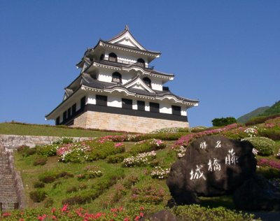天守風の建物とプラネタリウムの組み合わせも話題