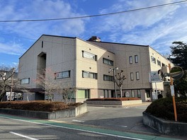 展示室やホールの他、会議や研修のための貸館も行う
