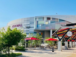 専門店やレストラン、映画館などがあり1日中楽しめる