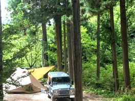 本物の自然が色濃く残る山里内の隠れ家的キャンプ場