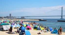 目の前に明石海峡大橋のシルエットが迫る