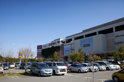 2500台の無料駐車場のある大型ショッピングモール