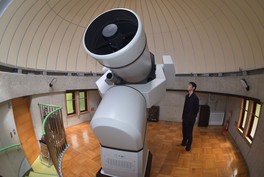 天文台の60cm反射望遠鏡でたくさんの星が見える