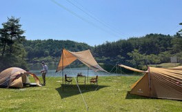 のんびりとキャンプが楽しめる湖畔のキャンプ場