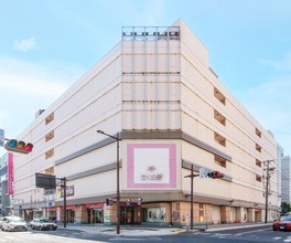 八戸市中心街に位置する市内唯一の百貨店