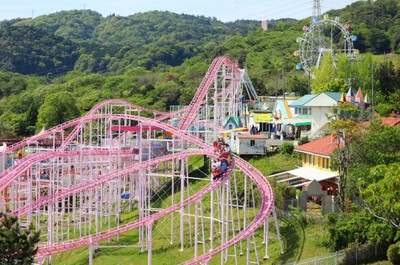 高低差のある地形活かしたジェットコースターが一番人気