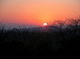 音無山からの日の出の眺望