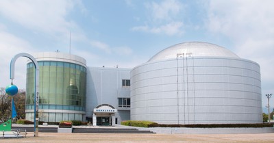 見たり体験したりしながら科学に親しむことができる