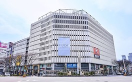 広小路通栄交差点からすぐ