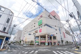 本館と別館は連絡通路でつながっている