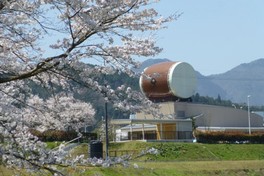 高速バスや町内各地へのバス便が 集まる「バスの駅」としての機能も持つ