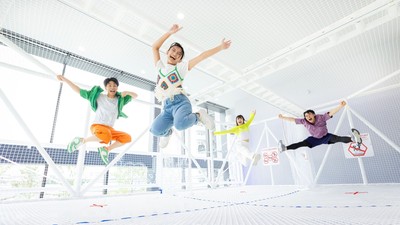 開放感あふれるトランポリンエリアで思い切りジャンプ※画像はイメージ