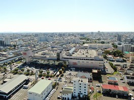 有名ブランドファッションや日用雑貨までそろう商業施設