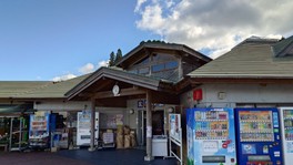 レストランと直売所を兼ねた売店を併設