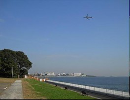 羽田空港を離着陸する飛行機を間近に見ることができる