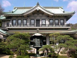 国宝や重要文化財を含む約1450点の作品を所蔵している