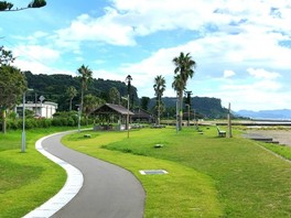 海を臨みながらバーベキューを楽しめる