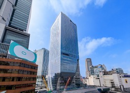渋谷駅の真上に誕生したビルは約230メートル、地上47階建て。屋上からのパノラマビューは圧巻