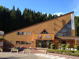 ヒノキアスナロの清々しい香りが漂う建物