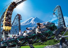 絶叫系アトラクションが豊富に並ぶ