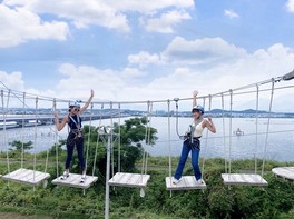 親子一緒に空中体験に挑戦してみるのもおすすめだ