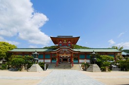 天神山の中腹に鎮座する防府天満宮