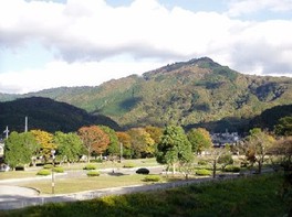 宝が池公園の北園から望む比叡山
