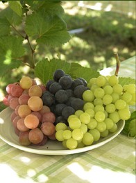 ブドウの品種は大きく分けて黒系、白系、赤系