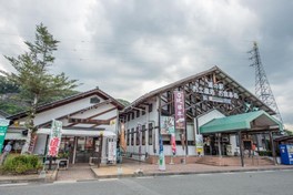 東城町の特産品や地酒など約4000種類の品揃え