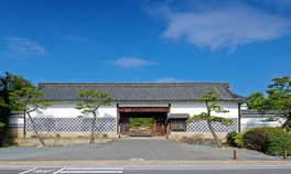 美術館は岡山城二の丸の一部に位置する
