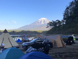 富士五湖を眺めるキャンプ場
