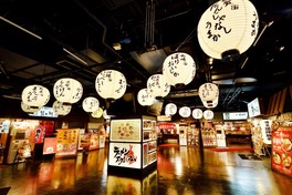 食べて飲んで会話もはずむラースタ