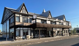欧風の建物が目を引く花園地域物産館アルエット