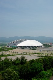 開閉屋根が特徴の大分スポーツ公園総合競技場