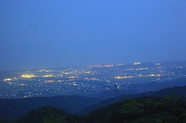 羽咋市から金沢市郊外までの夜景を見ることができる