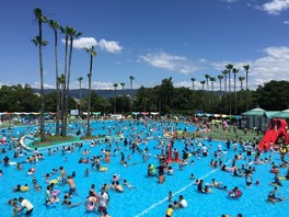 50メートルプールが2面ある