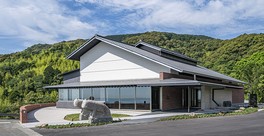 近・現代の作家の作品を800点以上収蔵している