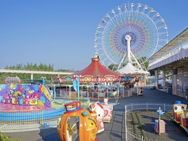 大観覧車ワンダーパノラマやウォーターショットなどのさまざまなアトラクションが楽しめる