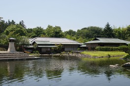 池泉回遊式の日本庭園は中部地方がモチーフとなっている