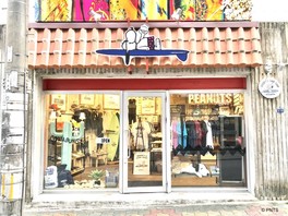 世界で3番目にできたSNOOPY'S SURF SHOPの那覇店外観
