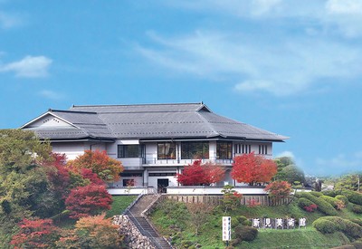 新見の風土と歴史を盛り込んだ均整の取れた姿が印象的