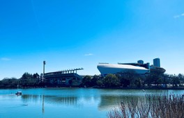 陸上競技場、野球場、テニスコート、サッカー場、とどろきアリーナなどがある公園