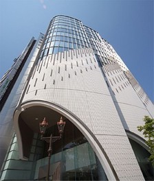 白鷺をイメージした建物は第8回姫路市都市景観賞を受賞