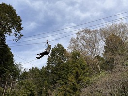 森の中をさっそうと滑空すると、まるで鳥になったかのような錯覚に陥る